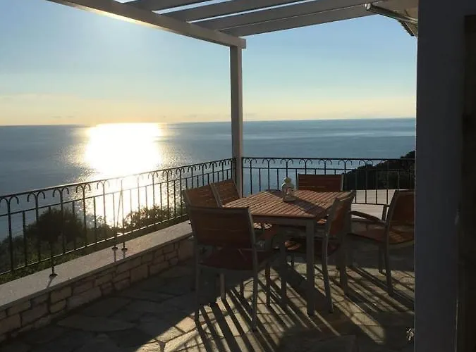 מלון דירות Moses 4*