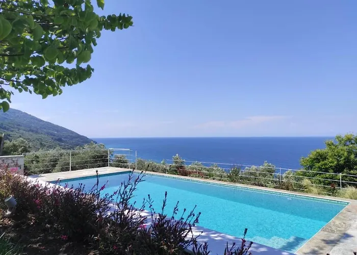 מלון דירות Moses 4*